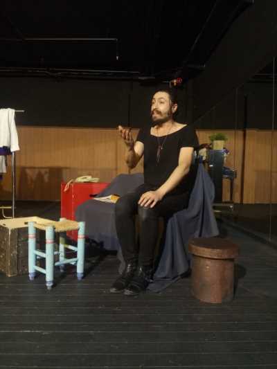 ÜÇ YAŞAM BİR ÖYKÜ